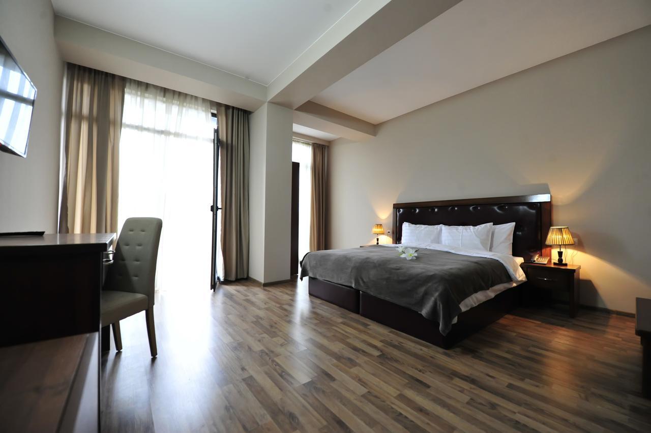 Hotel Rogalux Blue Tbilisi Exterior foto